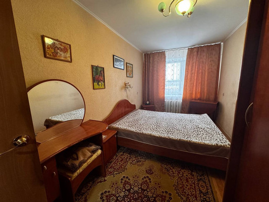 Продам трехкомнатную (3-комн.) квартиру, Республики ул, 76, Ишим г