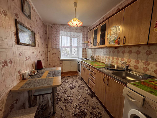 Продам трехкомнатную (3-комн.) квартиру, Республики ул, 76, Ишим г