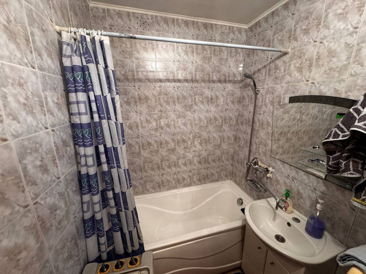 Продам трехкомнатную (3-комн.) квартиру, Республики ул, 76, Ишим г