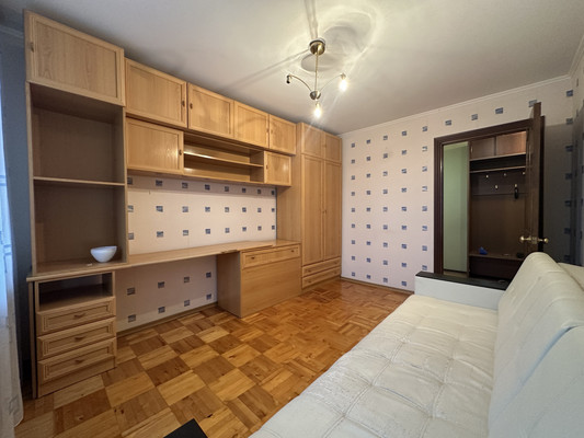 Продам трехкомнатную (3-комн.) квартиру, Подъячева ул, 1, Яхрома г