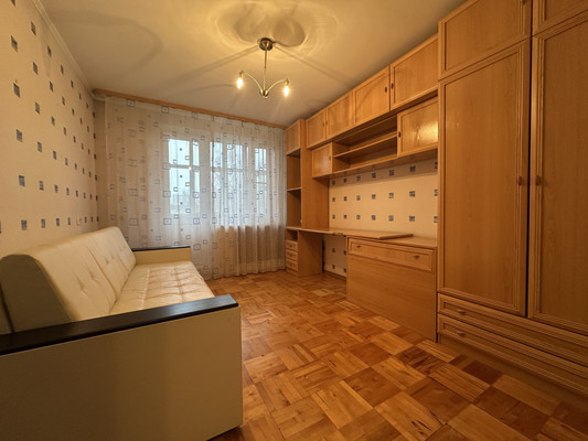 Продам трехкомнатную (3-комн.) квартиру, Подъячева ул, 1, Яхрома г