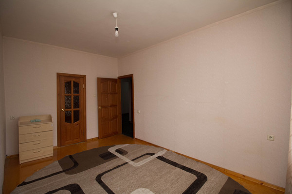 Продам многокомнатную квартиру, Комсомольская ул, 28, Ханты-Мансийск г