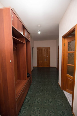 Продам многокомнатную квартиру, Комсомольская ул, 28, Ханты-Мансийск г