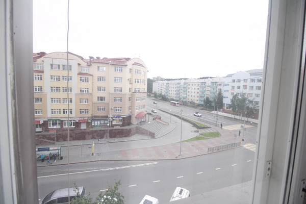 Продам многокомнатную квартиру, Комсомольская ул, 28, Ханты-Мансийск г