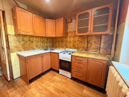 Продам однокомнатную (1-комн.) квартиру, Нехинская ул, 22к1, Великий Новгород г