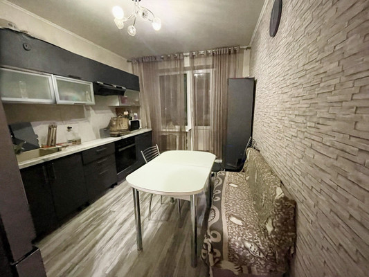 Продам трехкомнатную (3-комн.) квартиру, Юлиуса Фучика ул, 2, Казань г