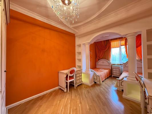 Продам трехкомнатную (3-комн.) квартиру, Тарчокова ул, 25кб, Нальчик г