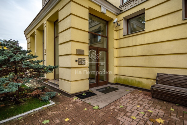 Продам трехкомнатную (3-комн.) квартиру, Петровский б-р, 21, Москва г