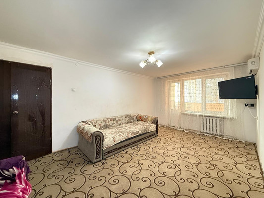 Продам трехкомнатную (3-комн.) квартиру, имени Гагарина Юрия Алексеевича ул, 1, Баксан г