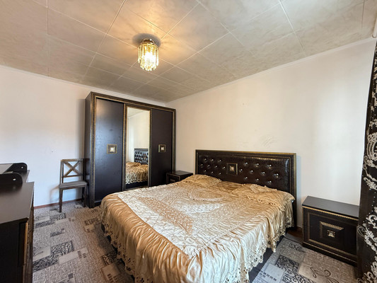 Продам трехкомнатную (3-комн.) квартиру, имени Гагарина Юрия Алексеевича ул, 1, Баксан г