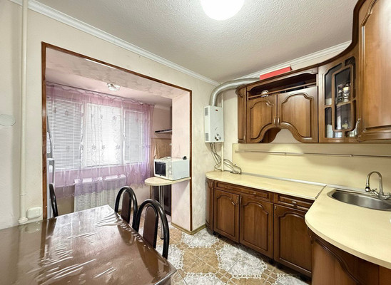 Продам трехкомнатную (3-комн.) квартиру, имени Гагарина Юрия Алексеевича ул, 1, Баксан г