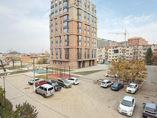 Продам трехкомнатную (3-комн.) квартиру, имени Гагарина Юрия Алексеевича ул, 1, Баксан г