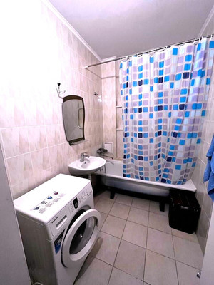 Продам двухкомнатную (2-комн.) квартиру, Летняя ул, 33, Калининград г