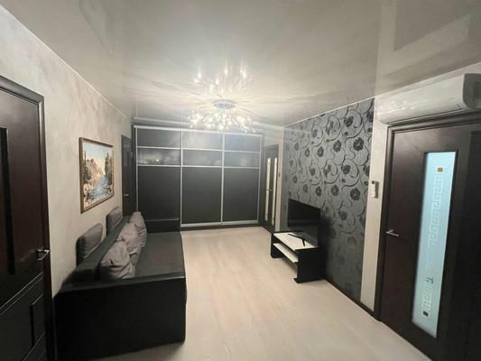 Продам трехкомнатную (3-комн.) квартиру, Весенняя ул, 11, Рязань г