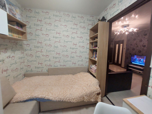 Продам трехкомнатную (3-комн.) квартиру, Весенняя ул, 11, Рязань г