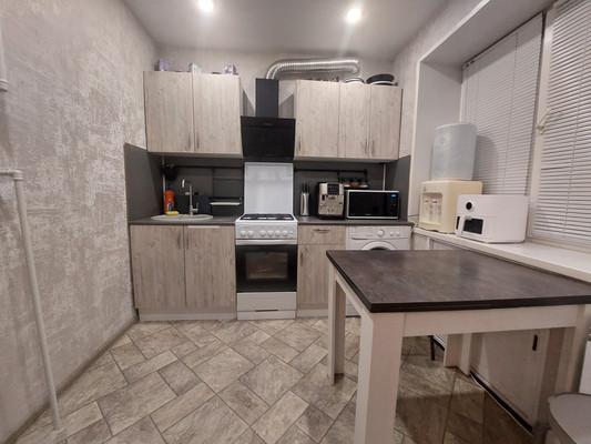 Продам трехкомнатную (3-комн.) квартиру, Весенняя ул, 11, Рязань г