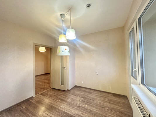 Продам трехкомнатную (3-комн.) квартиру, Яхтенная ул, 32к3, Санкт-Петербург г