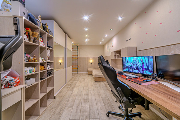 Продам трехкомнатную (3-комн.) квартиру, Ново-Казанская ул, 4, Пенза г