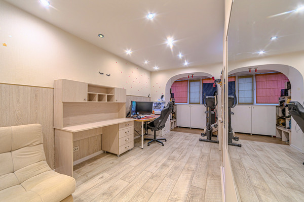 Продам трехкомнатную (3-комн.) квартиру, Ново-Казанская ул, 4, Пенза г