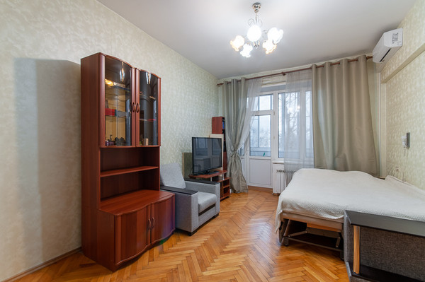 Продам однокомнатную (1-комн.) квартиру, Черняховского ул, 15к1, Москва г