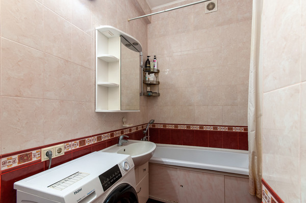 Продам однокомнатную (1-комн.) квартиру, Черняховского ул, 15к1, Москва г