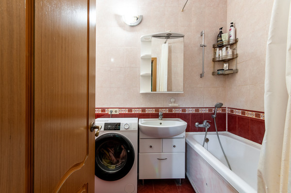 Продам однокомнатную (1-комн.) квартиру, Черняховского ул, 15к1, Москва г