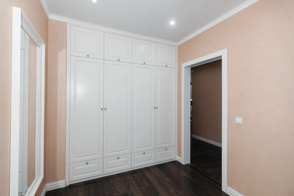 Продам трехкомнатную (3-комн.) квартиру, Коминтерна ул, 17, Ханты-Мансийск г