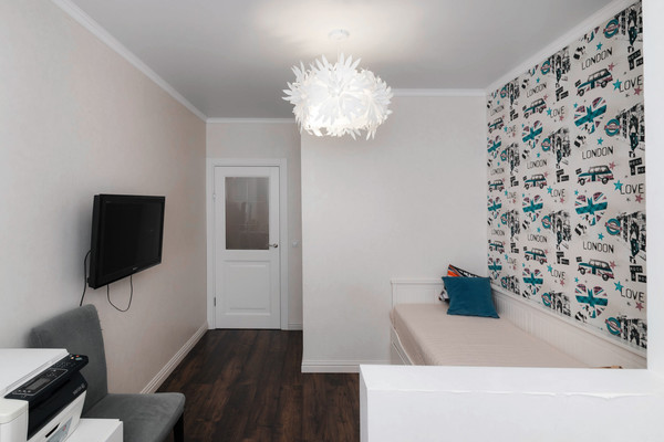 Продам трехкомнатную (3-комн.) квартиру, Коминтерна ул, 17, Ханты-Мансийск г