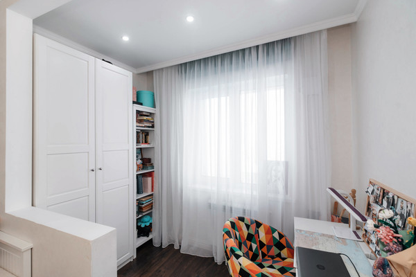 Продам трехкомнатную (3-комн.) квартиру, Коминтерна ул, 17, Ханты-Мансийск г