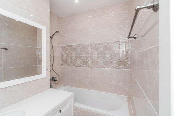 Продам трехкомнатную (3-комн.) квартиру, Коминтерна ул, 17, Ханты-Мансийск г