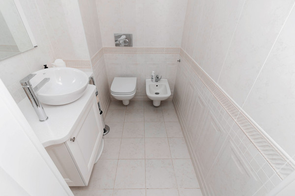 Продам трехкомнатную (3-комн.) квартиру, Коминтерна ул, 17, Ханты-Мансийск г