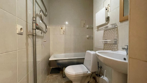 Продам однокомнатную (1-комн.) квартиру, Югорская ул, 11, Ханты-Мансийск г