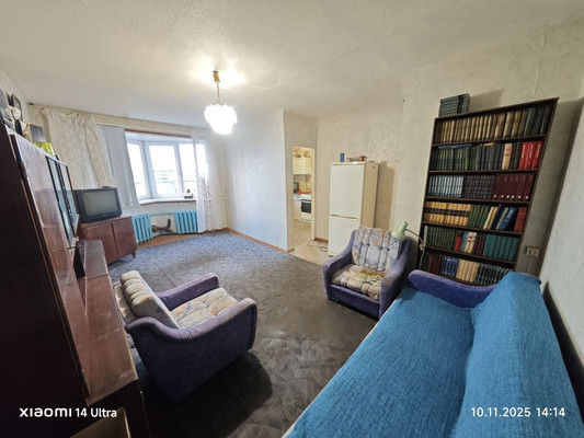 Продам двухкомнатную (2-комн.) квартиру, Полярные Зори ул, 7, Мурманск г