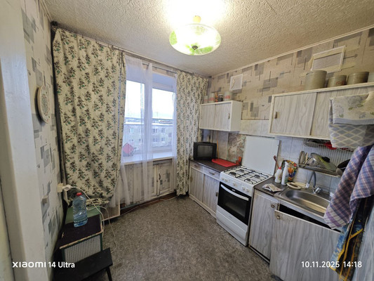 Продам двухкомнатную (2-комн.) квартиру, Полярные Зори ул, 7, Мурманск г