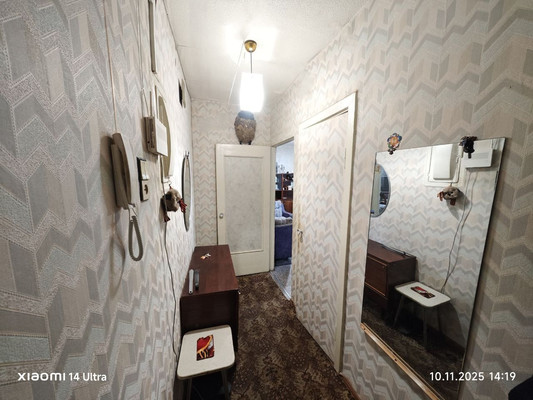 Продам двухкомнатную (2-комн.) квартиру, Полярные Зори ул, 7, Мурманск г