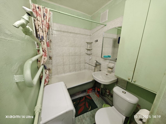 Продам двухкомнатную (2-комн.) квартиру, Полярные Зори ул, 7, Мурманск г