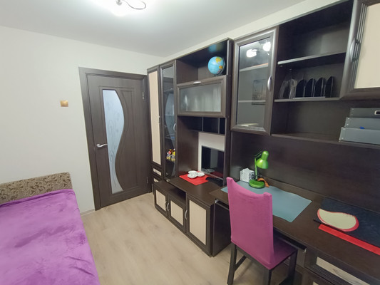 Продам трехкомнатную (3-комн.) квартиру, Трамвайный пр-кт, 13Ак1, Санкт-Петербург г