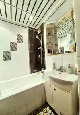 Продам двухкомнатную (2-комн.) квартиру, Маршала Савицкого ул, 16, Москва г