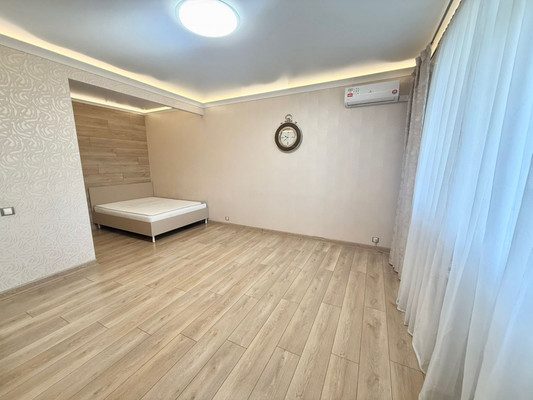 Продам однокомнатную (1-комн.) квартиру, Сибгата Хакима ул, 7, Казань г