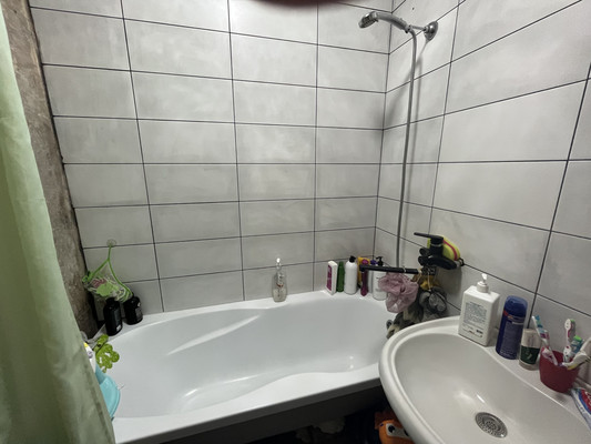 Продам трехкомнатную (3-комн.) квартиру, Победы пр-кт, 24, Симферополь г