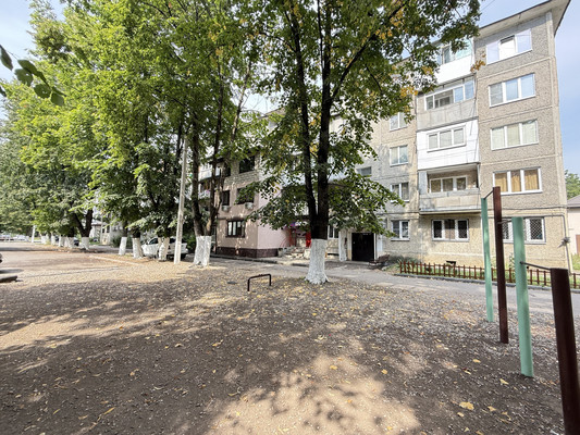 Продам двухкомнатную (2-комн.) квартиру, Ватутина ул, 31, Нальчик г