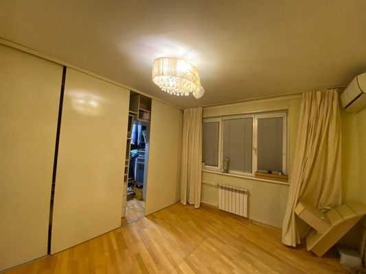 Продам трехкомнатную (3-комн.) квартиру, Академика Варги ул, 3, Москва г