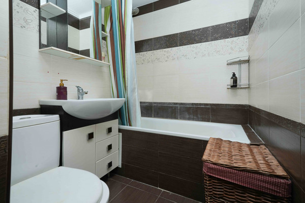 Продам двухкомнатную (2-комн.) квартиру, Офицерская ул, 43, Краснодар г