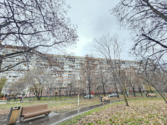 Продам однокомнатную (1-комн.) квартиру, Волжский б-р, 114Ак7, Москва г