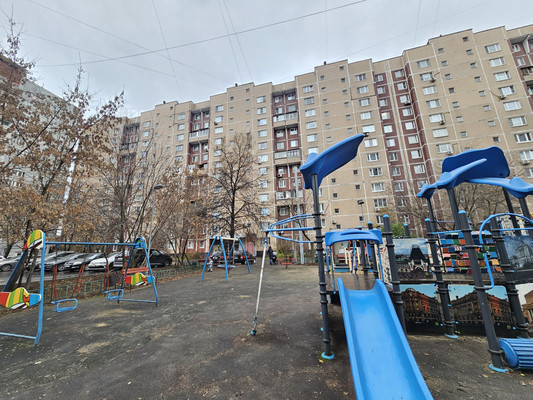 Продам однокомнатную (1-комн.) квартиру, Волжский б-р, 114Ак7, Москва г