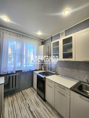 Продам многокомнатную квартиру, Ленина пр-кт, 24, Кириши г