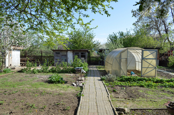 Продам дачу, Волгодонской Садовод тер. СНТ, 1040х, Волгодонск г, 0 км от города