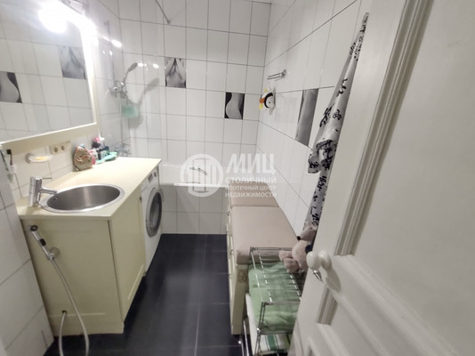 Продам трехкомнатную (3-комн.) квартиру, Кожевническая ул, 1Б, Москва г