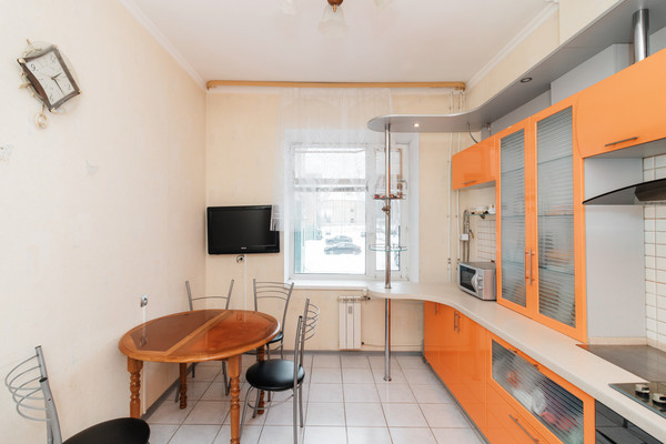 Продам двухкомнатную (2-комн.) квартиру, Дунина-Горкавича ул, 13, Ханты-Мансийск г