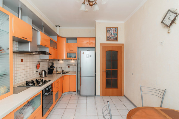 Продам двухкомнатную (2-комн.) квартиру, Дунина-Горкавича ул, 13, Ханты-Мансийск г